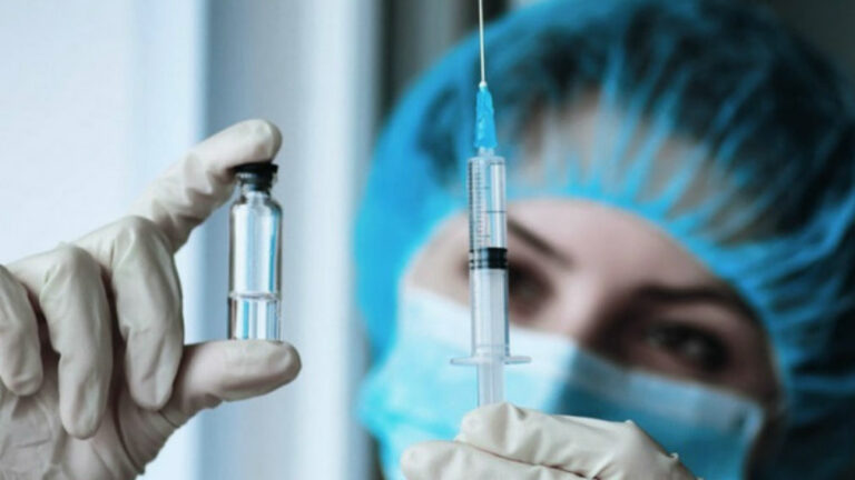 Укол правды: репортаж Naked Science против мифов о вакцинации